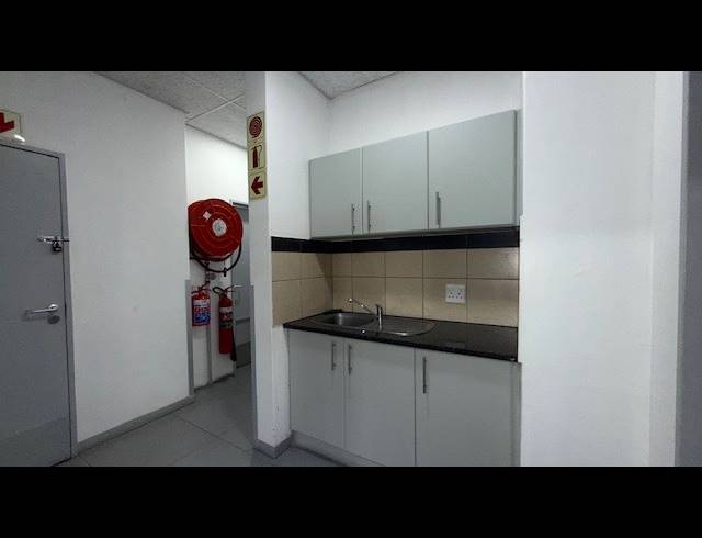 202M² OFFICE TO LET IN GLENWOOD